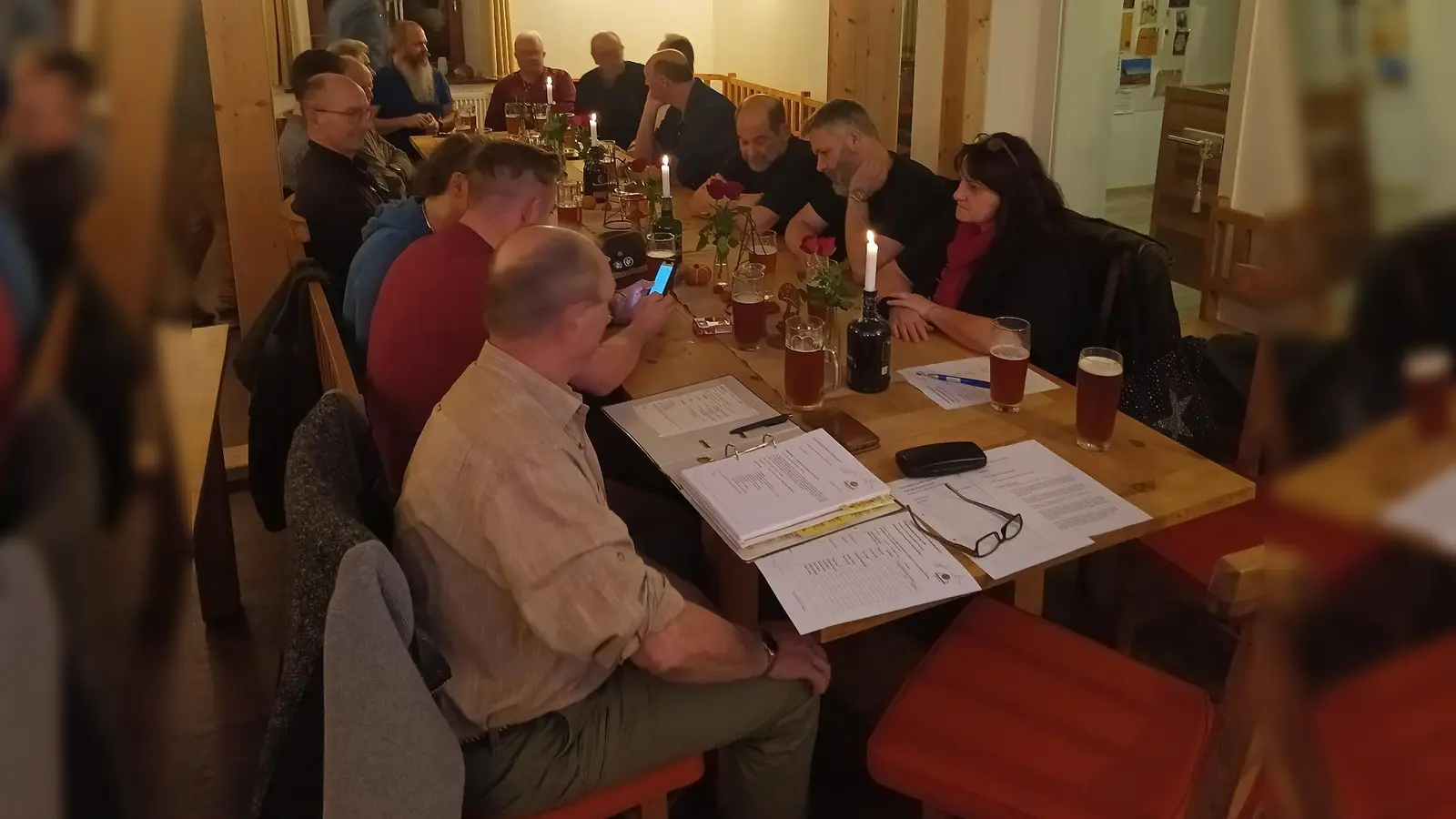 Die Mitglieder des KBV in geselliger Runde im Matth sein Wirtshaus. (Bild: Thomas Ott)