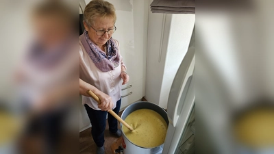 Monika Duschinger als Suppenchefin. (Bild: Gabriele Buchbinder)