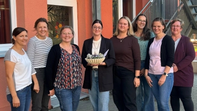 Im Bild: von links: Lucia Steiger, Barbara Völkl, Steffi Greger, Andrea Graf, Vanessa Ertl, Anja Förster, Sabine Bauer und Christina Hösl. (Bild: Carina Hartwig)