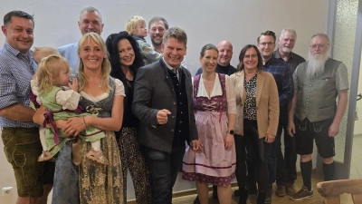 von links: Stephan Gollwitzer, Maria Sponsel, Hans-Jürgen Gmeiner, Tanja Dietl, Markus Bäumler, Dr. Benjamin Zeitler, Stefanie Salavs, Michael Kurz, Olona Forster, Dr. Patrick Walter, Heinrich Vierling, Wolfgang Gleißner (Bild: Monika Kick)