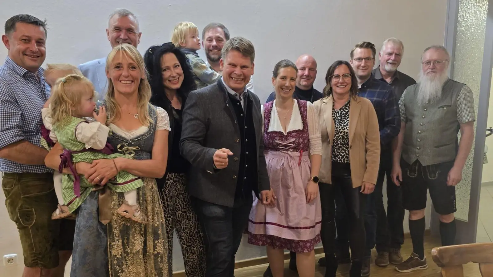 von links: Stephan Gollwitzer, Maria Sponsel, Hans-Jürgen Gmeiner, Tanja Dietl, Markus Bäumler, Dr. Benjamin Zeitler, Stefanie Salavs, Michael Kurz, Olona Forster, Dr. Patrick Walter, Heinrich Vierling, Wolfgang Gleißner (Bild: Monika Kick)