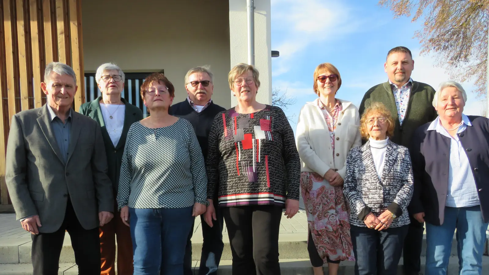 Die Vorstandschaft des Ortsvereins der Arbeiterwohlfahrt mit den Geehrten. (Bild: Johann Adam)