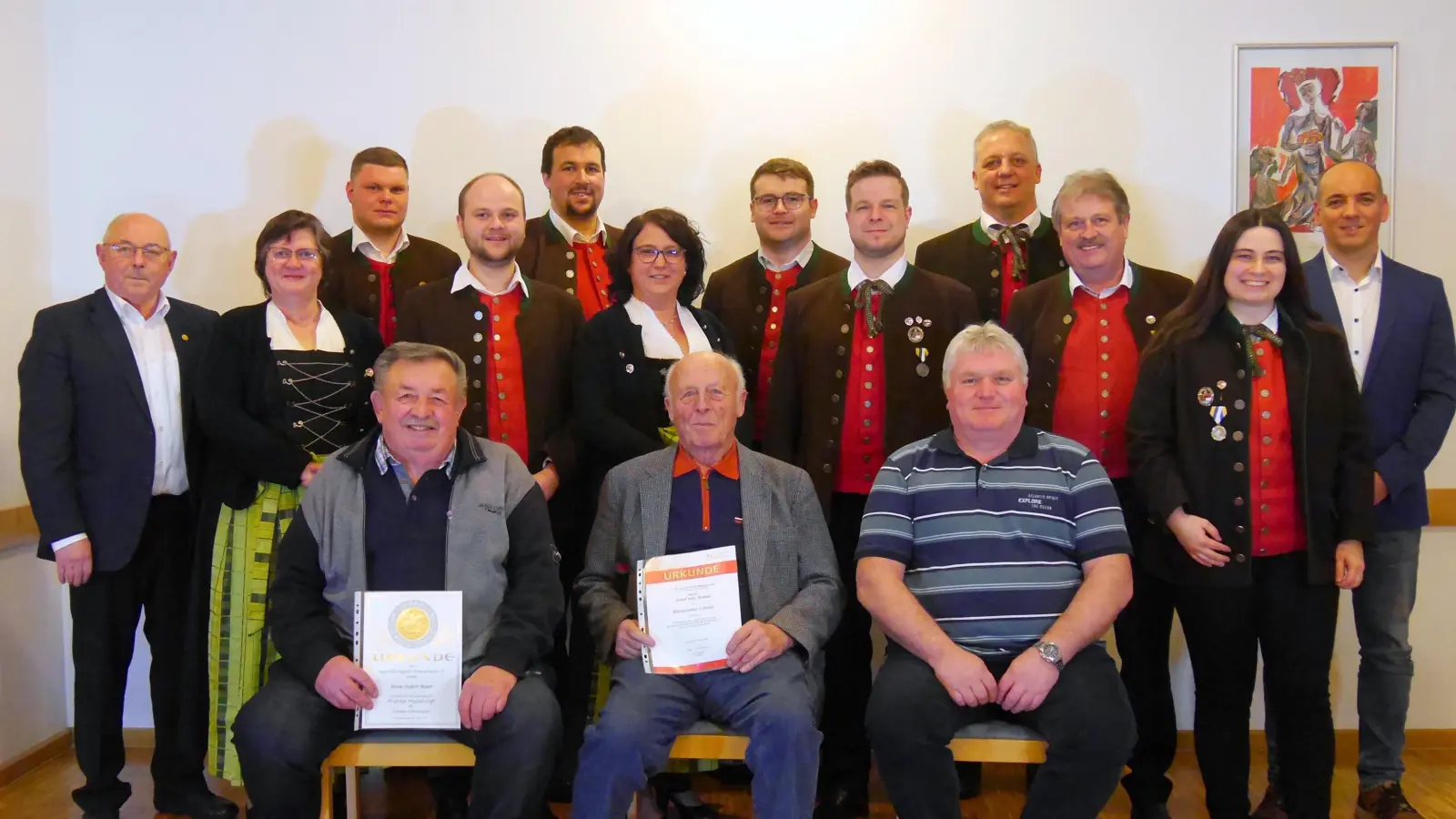 Geehrte aktive und passive Mitglieder der Jugendblaskapelle Fensterbach (Bild: Maria Bittner)