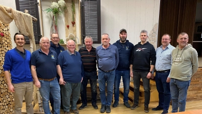 Die neue Vorstandschaft und Beirat des Sportanglervereins. (Bild: Michael Bauer)