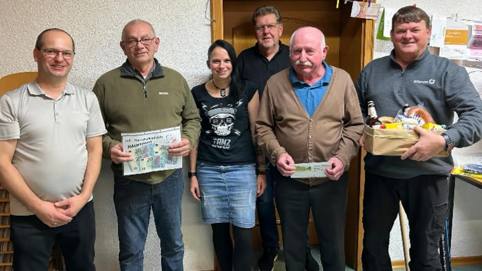 von links: Organisator Roland Heinl, Sieger Georg Schusser, 1. Vorsitzende Maria Weber-Göhl, Rudi Fischer, Richard Heinl, Hubert Mark (Bild: David Heinl)