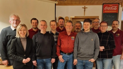 V.l nach r.: Rudolf Schopper, Michaela Treml, Matthias Krumpholz, Thomas Kreuzer, Herbert Bäuml, Stefan Maurer, Andreas Bonczyk, Uwe Reber, Maximilian Dummert, Theo Kreger, Maria Sauer, Michael Raab. (Bild: Michael Raab)