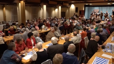 Gute Stimmung beim Volksmusikabend der Senioren in Waldershof. (Bild: Gerhard Weber)