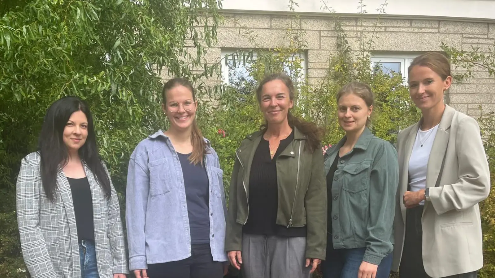 von links: Cornelia Schieder, Anna Lindner, Rektorin Kerstin Münchmeier, Lucia Mehler, Julia Illing (Bild: Simone Schieder)