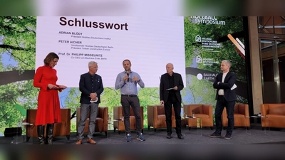Schlussrunde mit Peter Aicher (2. Von links), Adrian Blödt (Mitte) und Hans-Joachim Schellnhuber (2. von rechts)  (Bild: Adrian Blödt)