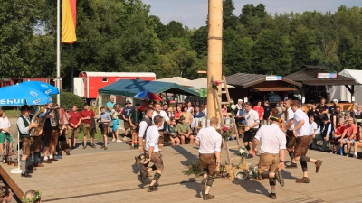 In Rieden auf der Kirwa tanzen heuer nicht nur die Erwachsenen sondern erstmals auch Kirwakinder (Bild: Michael Rabenhofer )