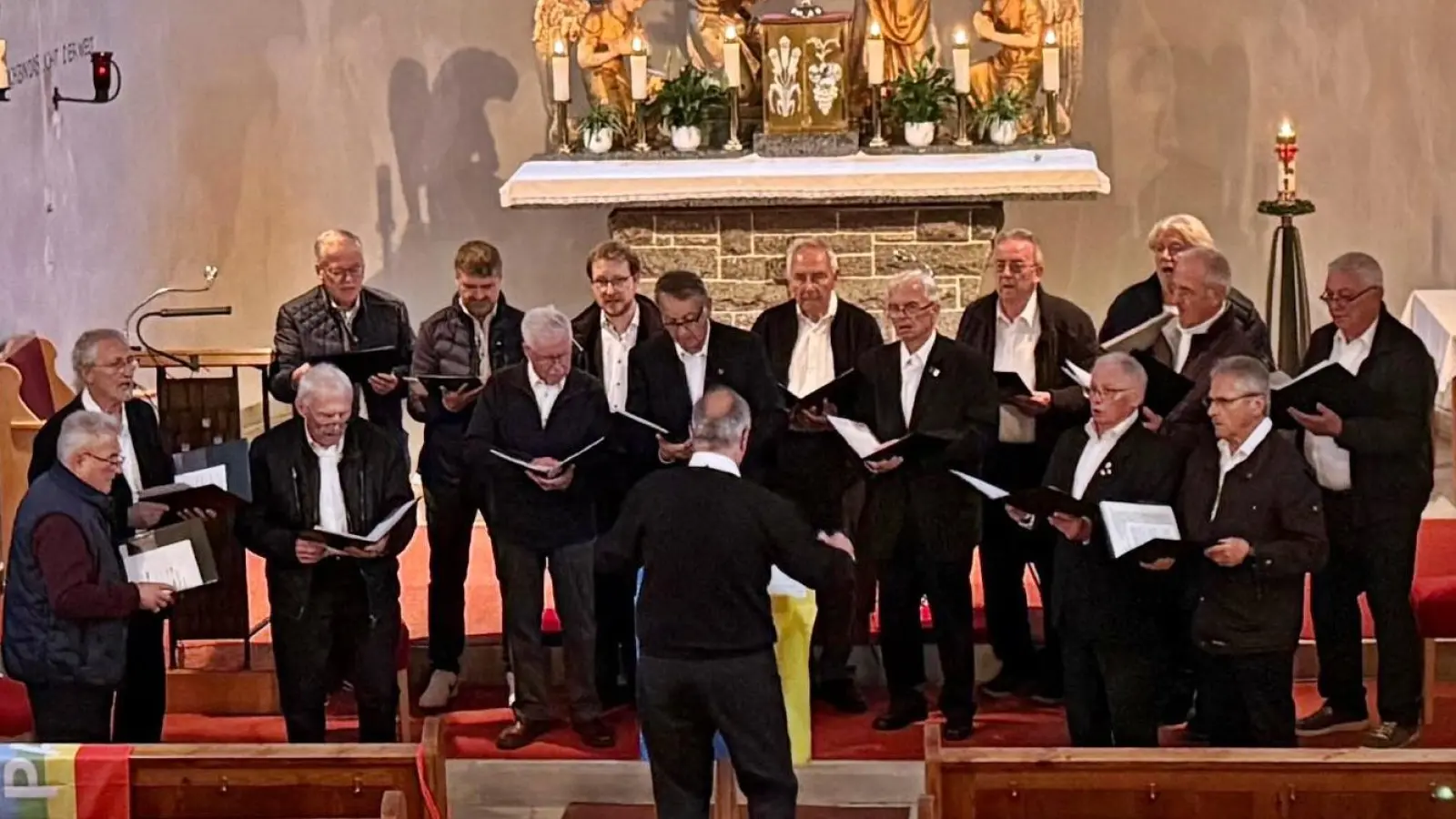Ein beeindruckende Feierstunde zum Thema „Frieden” gestaltete der Männergesangverein „Max Reger” in der Peterskirche in Wäldern. (Bild: Josef Daubner)