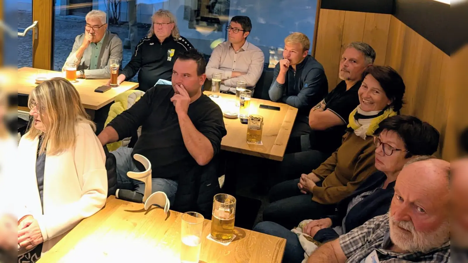 Gespannte Zuhörer zu den Ausführungen von Dr. Zeitler (Bild: Walter Rustler)