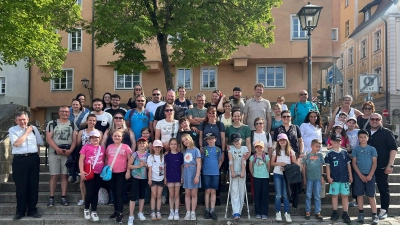 Zu einem schönen Gemeinschaftserlebnis wurde die Pfarrwallfahrt der Erstkommunikanten am Montag in die Domstadt Regensburg. (Bild: Christina Schaller)