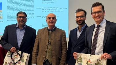 Dr. Mohamed Eltarahony, Prof. Robert H.G. Schwinger, Dr. Markus Rechl und Prof. Christoph Birner (von links) referierten beim 48. Medizinischen Forum in der Max-Reger-Halle.  (Bild: Friedrich Peterhans)