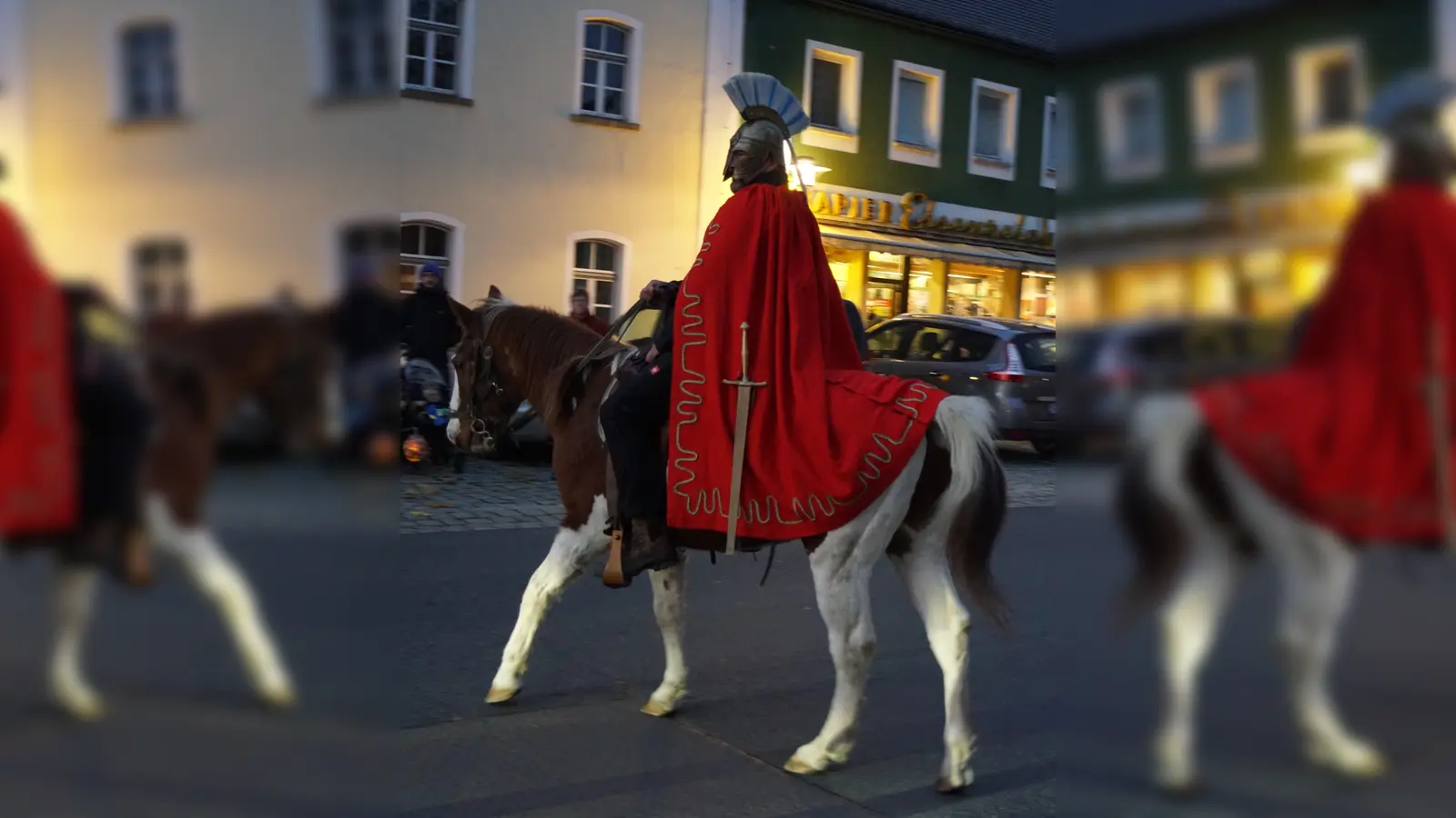 St. Martin - der Martinsmann zieht voran (Bild: Amelie Lösch)