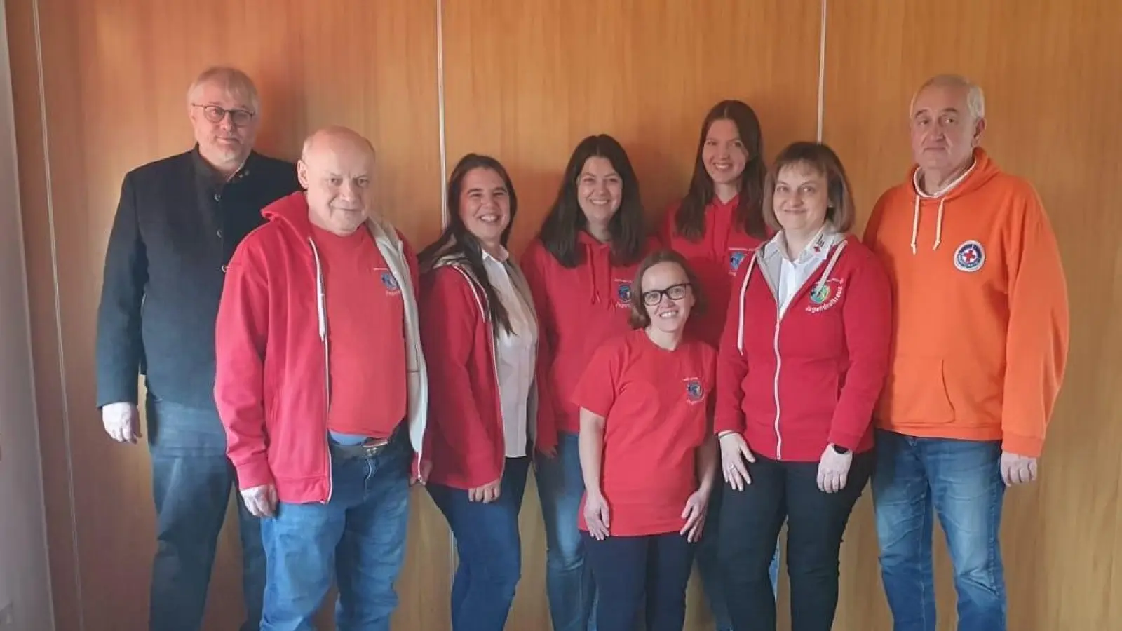 Otto-Josef Langenhan, Konrad Betz, Katrin Hofmann, Anna Hösl, Alexandra Maschek, Laura Hofmann, Renate Schönberger, Reinhard Hösl (von links).  (Bild: Karolina Leferink)