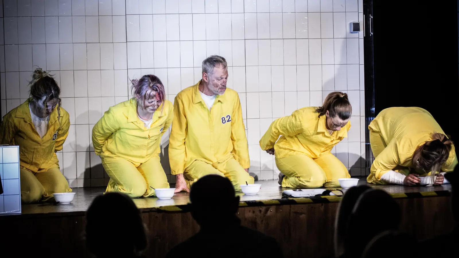 Szenenbild aus „Das Experiment“ des OVIGO Theaters. (Bild: Freya Fehse / OVIGO Theater)