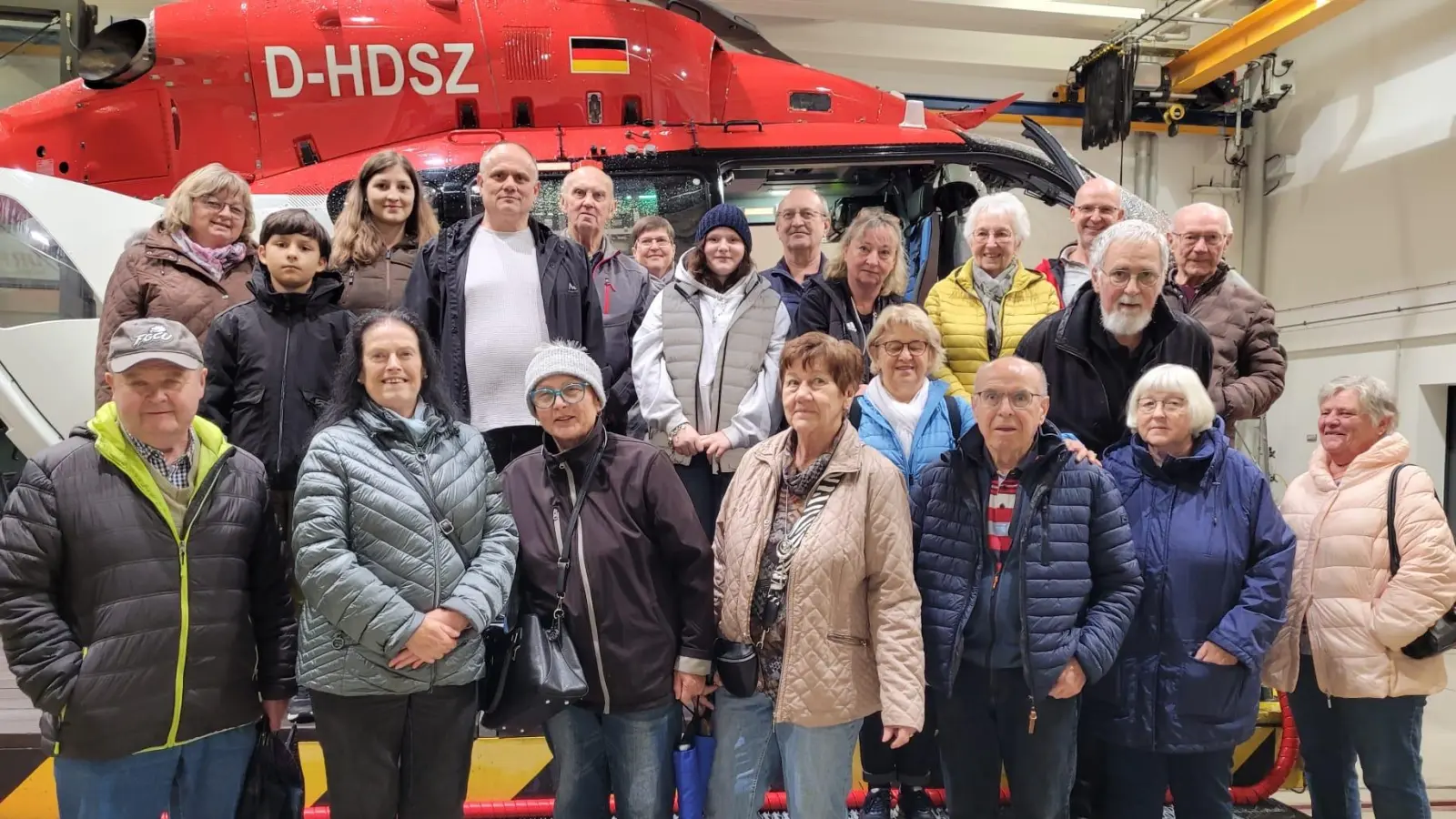 Gruppenbild Rettungshubschrauber Siedlergemeinschaft. (Bild: Gisela Chacon)