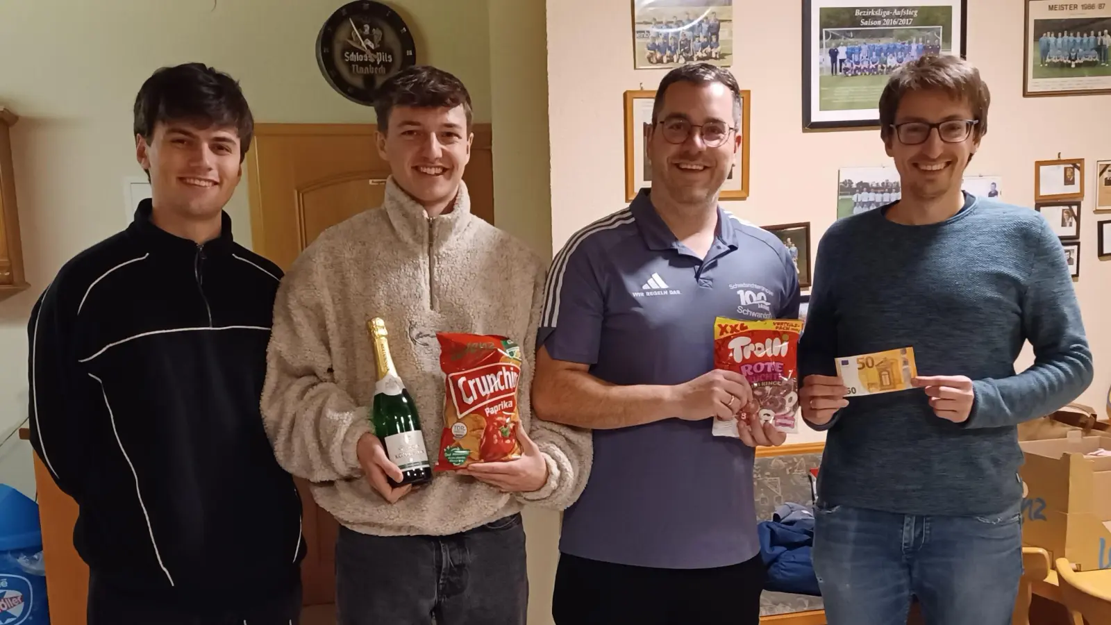 v. li. Vincent Bäuml, Finn Banderob, Obmann Stefan Mehrl, Dominik Fischer. (Bild: Josef Schimmer)