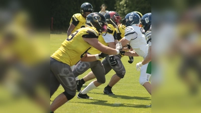Das U16-Tackle-Team der Mad Bulldogs im Spiel (Bild: Michael Sandner)