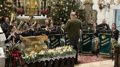 Weihnachtskonzert der Steinwaldmusikanten Pullenreuth. (Bild: Bernadette Lippert)