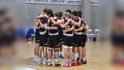 Das Team will sich als verschworene Gemeinschaft zeigen (Bild: Christian Tiemann)