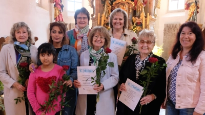 Langjährige Treue wurden ebenso wie die Neuaufnahme von Mitgliedern im Evangelischen Frauenbund ausgezeichnet. (Bild: Fred Lehner)