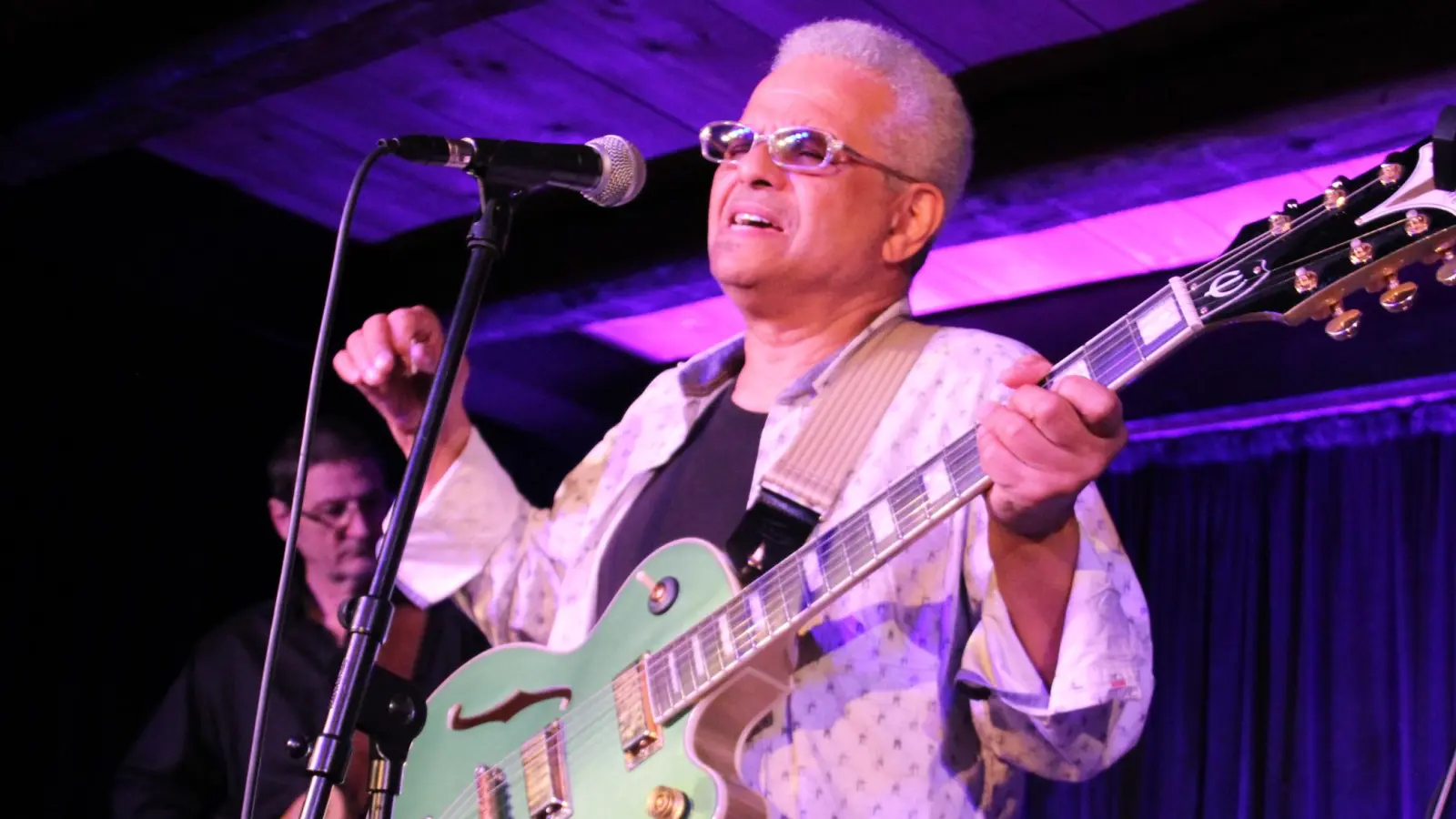 Al Jones serviert mit seiner Bluesband regelmäßig großartige Konzerte – wie hier im vergangenen Jahr am Schafferhof. (Archivbild: prh)