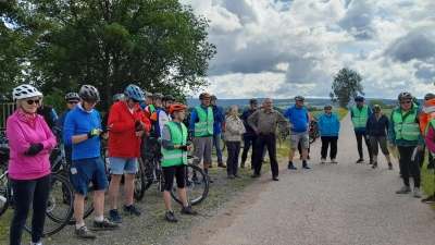 Bild 1, Gruppe auf dem Trappenberg, bei Etzenricht (Bild: Gertraud Klinger)