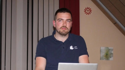 Um fast 20 Mitglieder hat sich die LBV-Naturschutzgruppe Trabitz seit letztem Jahr vergrößert. Darüber freute sich auch Vorsitzendre Fabian Dötsch, der mit seinen Co-Vorsitzenden Andreas und Michael Wolf für weitere vier Jahre bestätigt wurde. (Bild: Bernhard Piegsa)