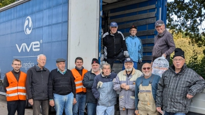 Die Mitglieder der Kolpingsfamilie, die sich bei der Altkleidersammlung engagierten.  (Bild: Kurt Koppmann)