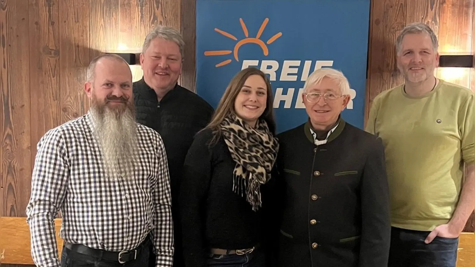 Gäste: Holger Götz aus Speinshart (Kreistagskandidat), Bernhard Schmidt aus Erbendorf (Bürgermeisterkandidat), Rebekka Fischer aus Tännesberg (Landratskandidatin), Karl Meier Neustadt (Kreistag), Manfred Pausch Hammerles (Kreistagskandidat) v.l.n.r.. (Bild: Hans Wittmann)