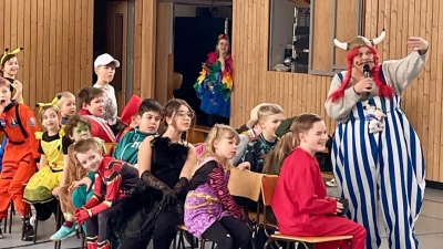 Spiele beim Schülerfasching. (Bild: Gregor Forster)