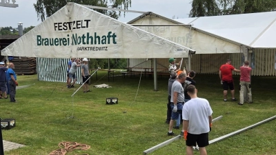 Der Aufbau zum Siedlerfest 2026 ist im vollen Gange.  (Bild: Klaus Ammon)