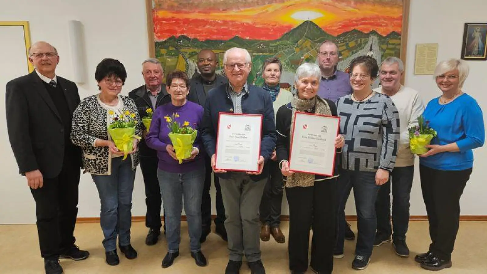 Hintere Reihe von links: Josef Pflug, Pfarrvikar Kenneth, Agnes Bauer, Martin Heinrich, Peter Völkl. Vordere Reihe von links: Pfr. Herbert Rösl, Marianne Pflug, Elfriede Krone, Josef Saller, Rosina Krafczyk, Michaela Kalb , Elisabeth Dietz. (Bild: Theresa Hammer)