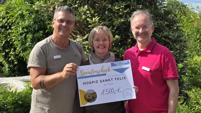 v.l. Andreas Hruschka (Vorstand), Susanne Wagner (Hospizleitung), Stefan Bäumler (Kassier) (Bild: Franz Stadler)