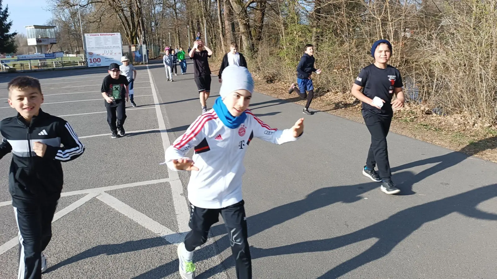 Die Schüler beteiligten sich mit Freude am Lauf.  (Bild: Stefanie Müller)