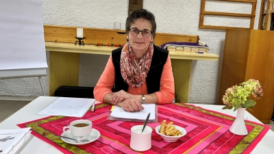 Heimatdichterin Gertraud Mois hielt beim ökumenischen Frauentreff Wildenreuth einen Vortrag. (Bild: ils)