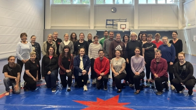 Lehrerkollegium, Betreuung und Förderverein bereiten sich auf den Zirkus vor.  (Bild: Barbara Streit)