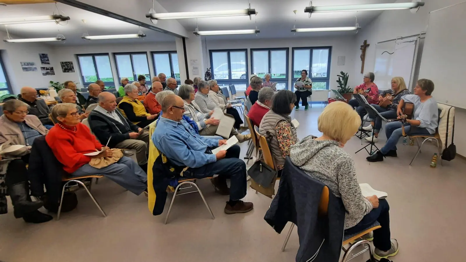 „Wo man singt, da lass dich nieder, böse Menschen haben keine Lieder”  (Bild: Regina Pilhofer )