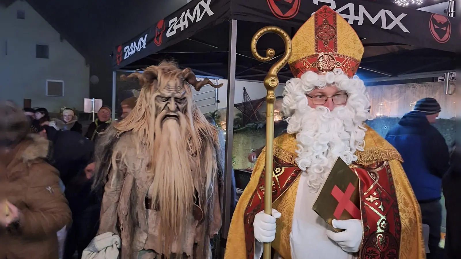 Der Nikolaus mit seinem Krampus. (Bild: Manuela Deml)