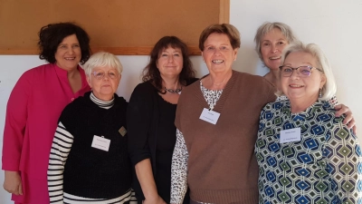 Das Bild zeigt die bisherige und neue AK-Leitung: Anna Schaal, Hannelore Endrich, Angela Weidner AK-Stellvertreterin, Erna Glück, Elisabeth Aumann Kassiererin, Monika Strehl AK-Leiterin (von links). (Bild: Angela Lerzer)