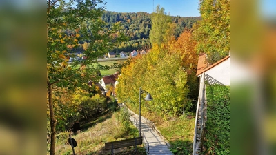 Diese Treppe zur Kastler Klosterburg mit rund 250 Stufen rennen die Feuerwehrtrupps beim Treppenlauf mit schwerem Atemschutz hinauf. (Bild: Josef Piehler)