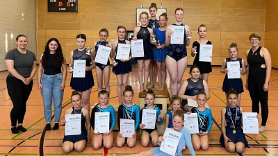 Siegerehrung der Tänzerinnen in Rhythmischer Sportgymnastik beim internen Wettkampf des SV Kauerhof  (Bild: Selina Donhauser)