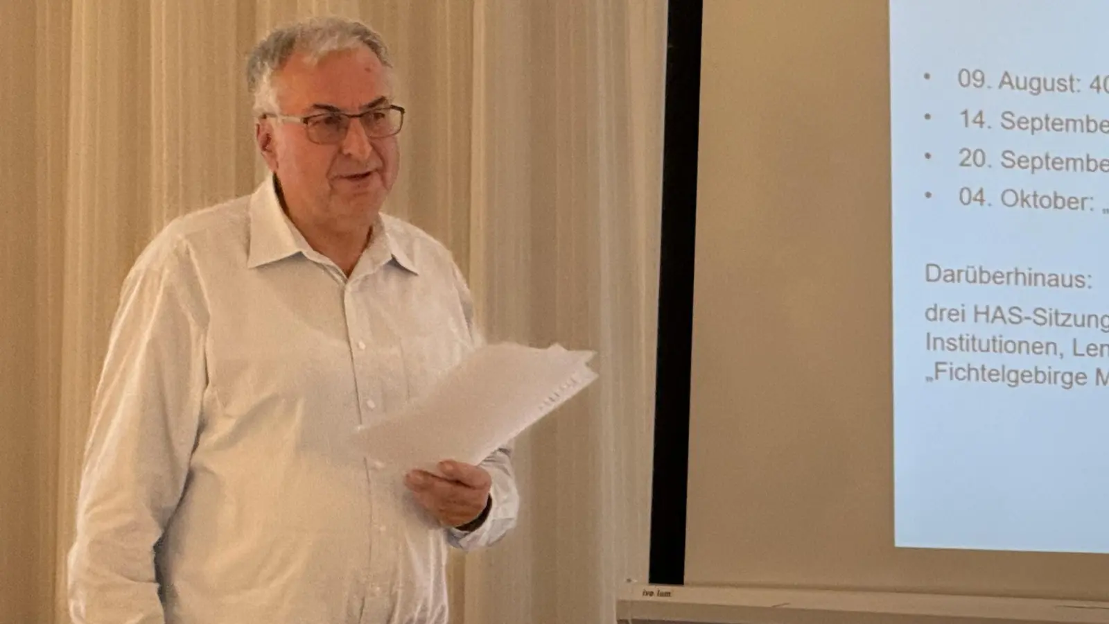 Hauptvorsitzender Rainer Schreier berichtet über seine Tätigkeiten der letzten Monate (Bild: Inge Schuster)