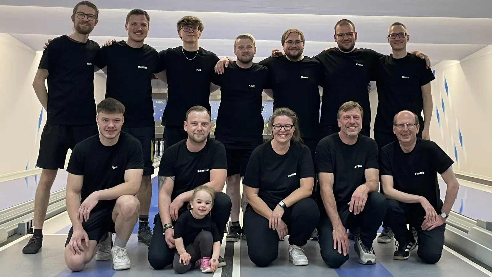 Oben von links: Kronfeld Michael, Brand Matthias, Kastner Falk, Seibt Kevin, Donhauser Marco, Petz Fabian, Held Marco. Unten von links: Kastner Veit, Seibt Sebastian, Kastner Daniela, Kastner Jürgen, Katzer Fred.<br> (Bild: Daniela Kastner)