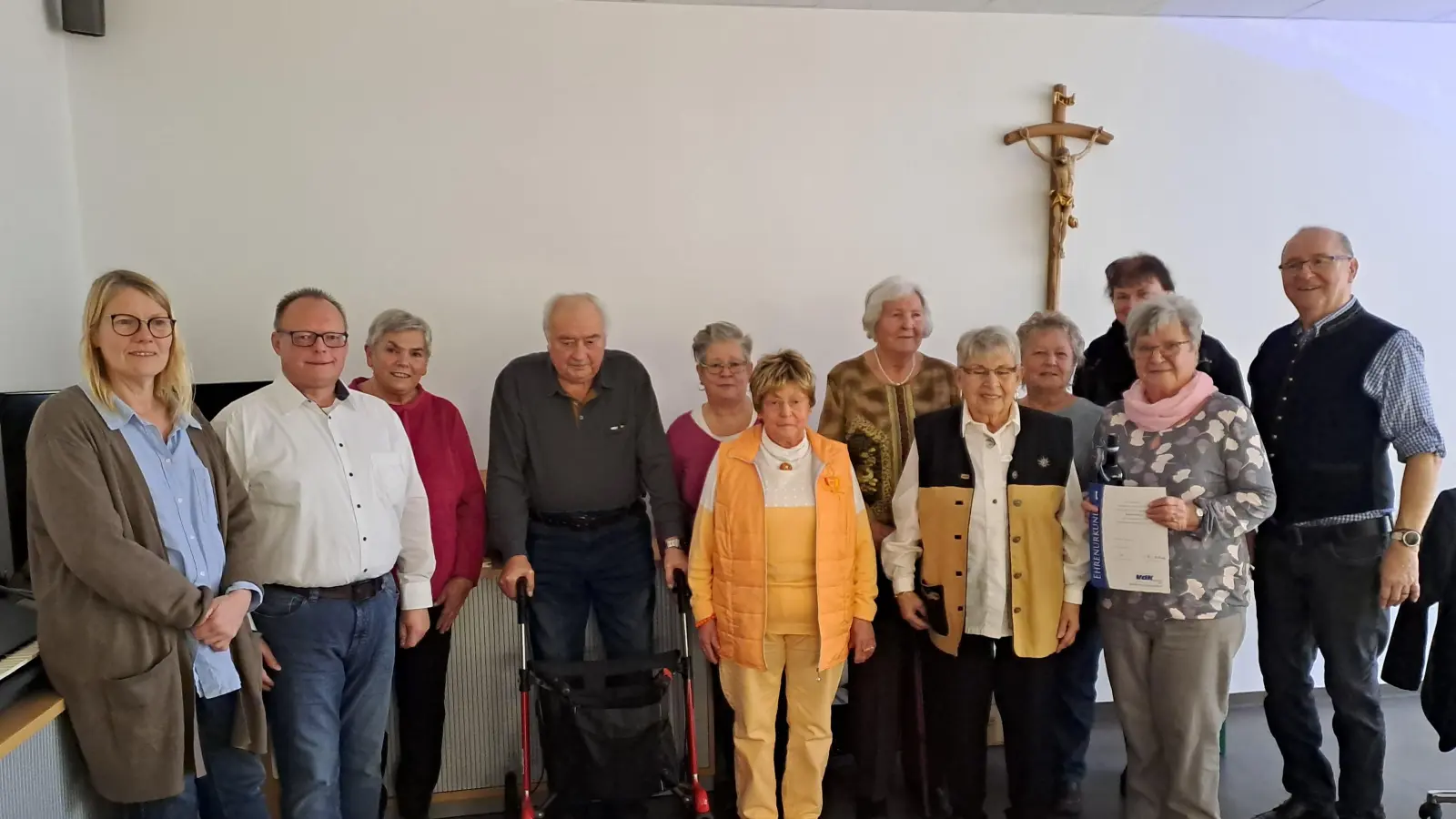 Von.li.n.re.: stellv. Vors. Brigitte Riederer, 1. Vorsitz. Thomas Bosser, Marita Vetter, Manfred Sichelstiel, Jutta Hammami, Margit Schulze, Erika Aumer, Renate Schrader, Jutta Haas, Christa Lauer, Karin Hetz, Johann Ludwig. (Bild: Daniela Ludwig)