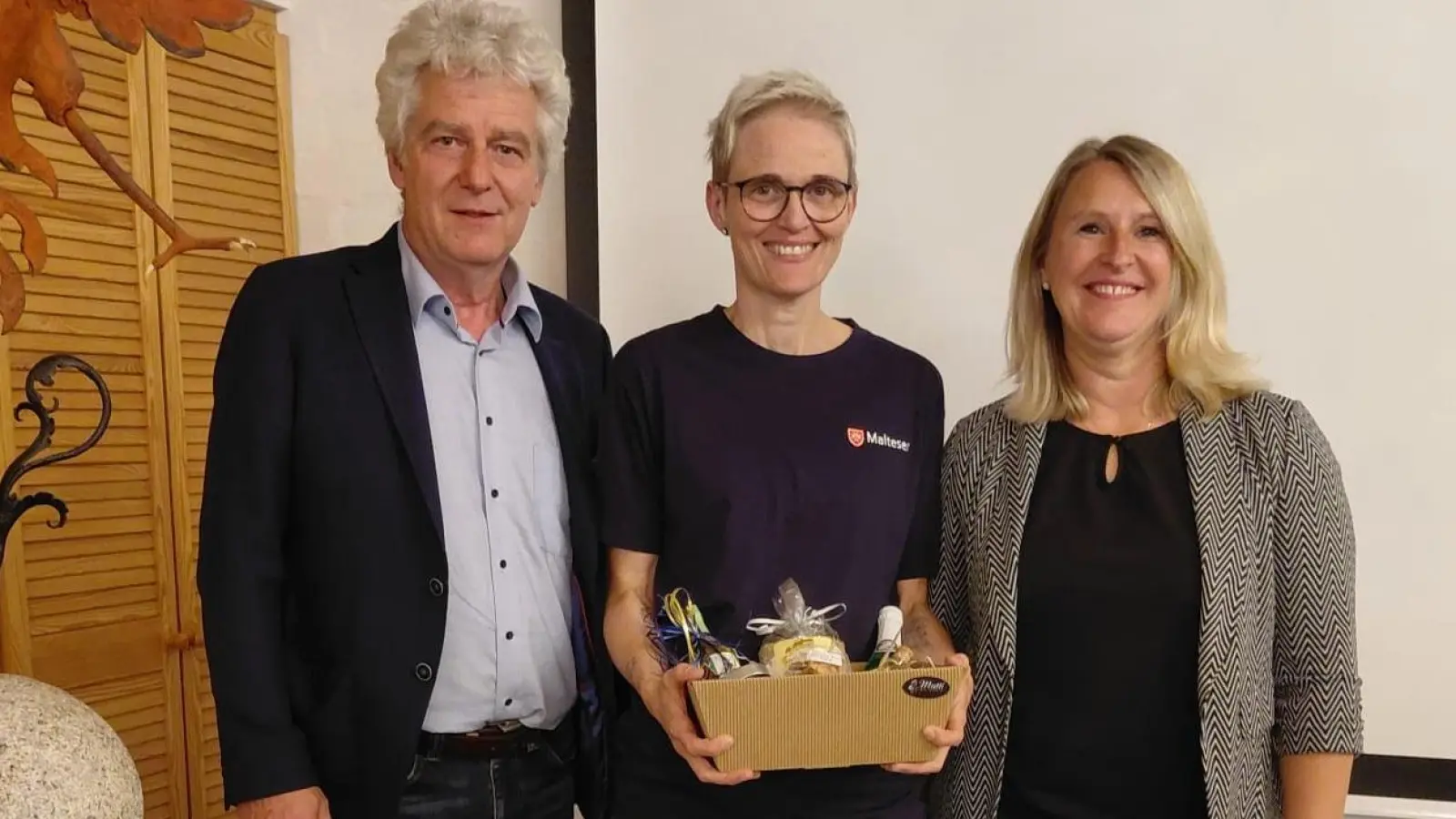 v.l. Bürgermeister Lindner, Stefanie Hacker, Katja Buchner. (Bild: Katja Buchner)