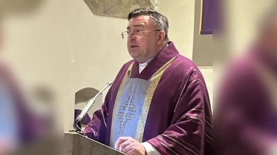 Pfarrvikar Dr. Eugen Yurchenko bei seiner Immenreuther Fastenpredigt. (Bild: Roman Melzner)