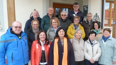 Nach einer Pause von 10 Jahren kam es nun am vergangenen Samstag zum dritten Klassentreffen des Schülerjahrgang 1955/56 der damaligen Volksschule Griesbach. Gemeinsam konnten sie auch das siebte Jahrzehnt ihres Lebens feiern. (Bild: Robert Birkner)